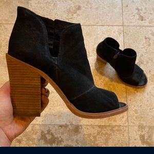 Size 8 Vince Camuto black open toed booties